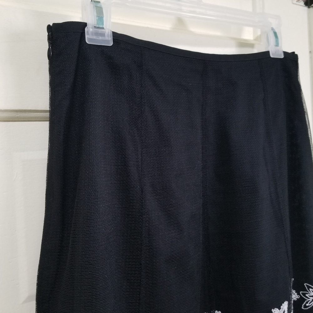 White House Black Market Floral EMBROIDERED Skirt - Picture 7 of 8